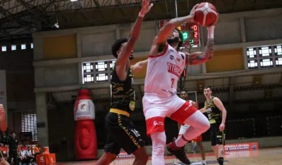 Brandon Davies, jugador de Titanes. 