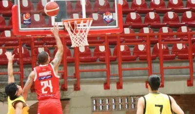 Jonathan Rodríguez dominó la ofensiva. 