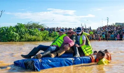 El Presidente Gustavo Petro en su recorrido por La Guajira.