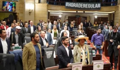 "Hora de regular", fue el mensaje que más se leyó en la plenaria de la Cámara este martes.