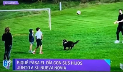 Según el programa El Gordo y la Flaca, la mujer de espaldas es Clara Chia.