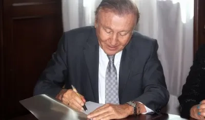 Rodolfo Hernández, senador.