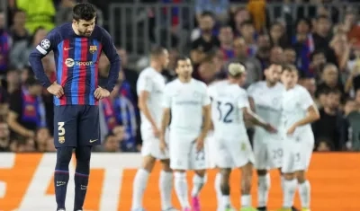 Gerard Piqué se lamenta tras un error. 