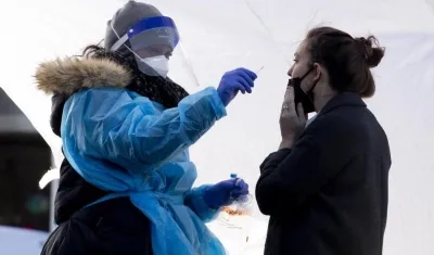 Prueba de Covid en Europa en una imagen de archivo