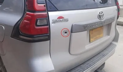 Impacto a bala contra la camioneta en la que se movilizaba el excongresista. 