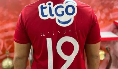 Camiseta de Junior con el lenguaje braille. 