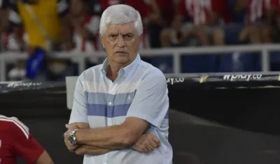 El entrenador de Junior, el colombo-uruguayo Julio Comesaña