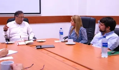 El Presidente Gustavo Petro, la Gobernadora Elsa Noguera y el Alcalde Jaime Pumarejo.