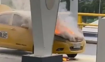 Taxi incendiado. 