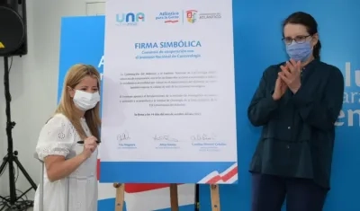 Gobernadora Elsa Noguera junto a la Carolina Wiesner. 