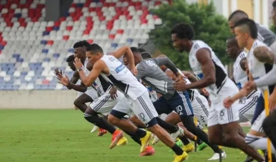 Jugadores de Junior en un entrenamiento. 