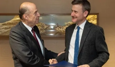 Álvaro Leyva Durán y George Hodgson.