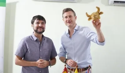 El Alcalde Jaime Pumarejo y el Embajador George Hodgson.