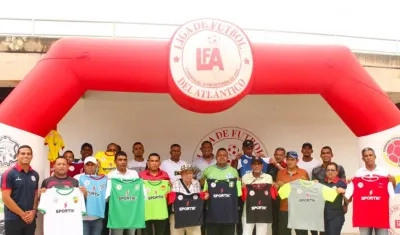 Representantes de los equipos participantes. 