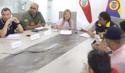 La Gobernadora Elsa Noguera presidiendo la reunión.