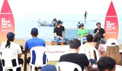 El Alcalde Jaime Pumarejo presidiendo el acto.