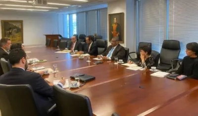 Delegados de Estados Unidos y de Colombia en el primer encuentro en Bogotá.