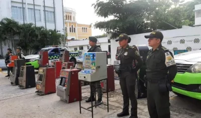 Máquinas tragamonedas incautadas. 