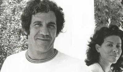 Álvaro Cepeda Samudio, el gran homenajeado en el encuentro de escritores en Ciénaga. A su lado, Tita Cepeda, una de las invitadas.