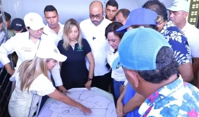 La Gobernadora Elsa Noguera analizando la situación del sur.