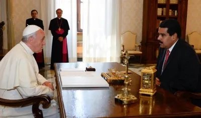  El Papa Francisco y el presidente de Venezuela, Nicolás Maduro, en el palacio apostólico del Vaticano en un encuentro  el 17 de junio de 2013.