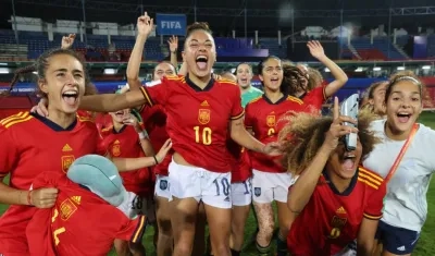 Jugadoras de España celebran el paso a la final. 