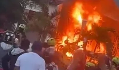 Momentos de la explosión en el CAI del sector Cruz de Mayo de Sincelejo.