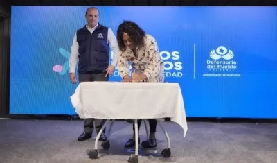 El Defensor del Pueblo Carlos Camargo y la Ministra del Deporte María Isabel Urrutia.