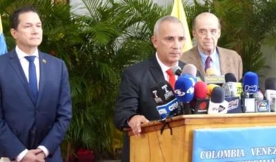 El gobernador del estado fronterizo de Táchira, Freddy Bernal.