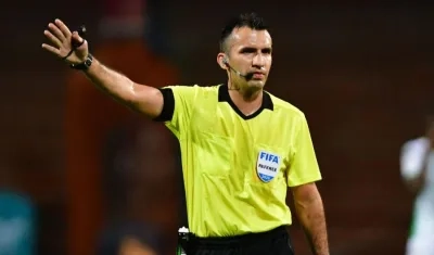 Carlos Betancur, árbitro colombiano. 