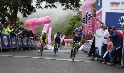 Édgar Pinzón entra en meta.