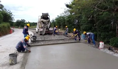 Trabajos complementarios de pavimentación en el corredor vial.
