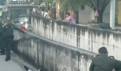 La Policía hizo presencia en el lugar en donde fue hallado el cuerpo sin vida de un hombre.