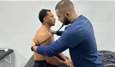 Gustavo Campero celebra con sus compañeros. 