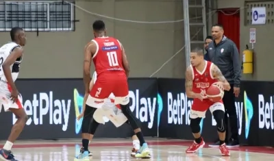 Jonathan Rodríguez y Tony Trocha fueron las figuras del partido. 