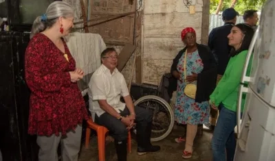 El Presidente con potenciales beneficiarios del programa ‘Cambia mi casa’.