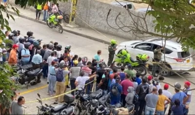 La camioneta del comerciante Jaime Llorente, minutos después del atentado.