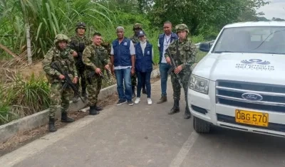 Varios de los militares liberados.