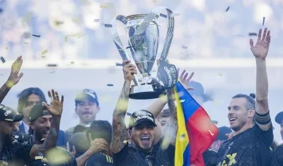 Cristian 'Chicho' Arango con el trofeo de campeón. 