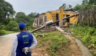 Expertos de la CRA en la zona de emergencia.