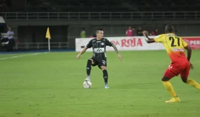 Walmer Pacheco enfrentando la marca de Jimer Fory.