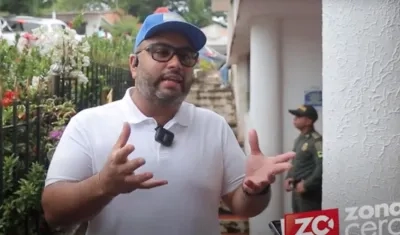 El Director de la CRA, Jesús León Insignares, explicando el proceso.