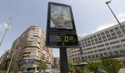 Imagen de archivo de un termómetro este verano en Murcia, España.