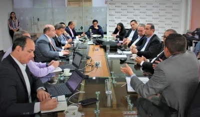 Mesa de trabajo en la Agencia Nacional de Minería.