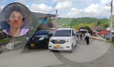 Doña Magola Jiménez y el cortejo fúnebre saliendo a Aguas Vivas.