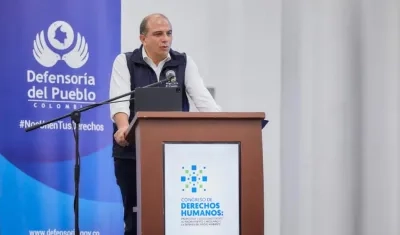 El Defensor del Pueblo Carlos Camargo.