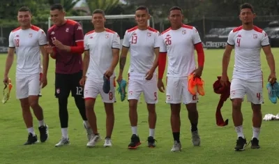 Jugadores de Santa Fe durante un entrenamiento. 