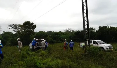 Personal de Afinia en el área en la que robaron los cables.