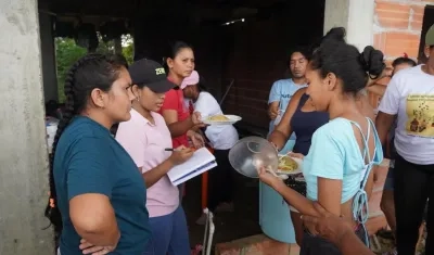 Atención de damnificados en las 'ollas comunitarias'.