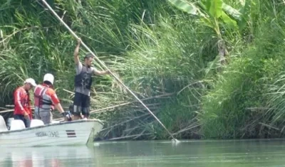 Organismos de socorro de la provincia de Limón buscan al cocodrilo.